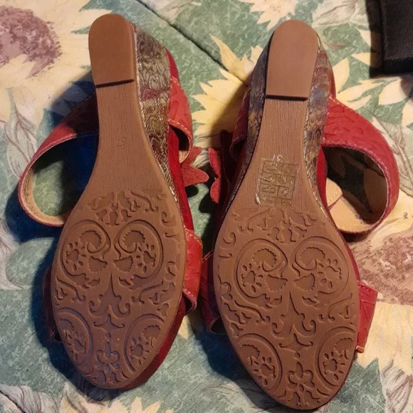 Red Leather  Slip-On Sandals with Floral Accent By Spring Step L'Artiste Size 37 - Picture 2 of 5
